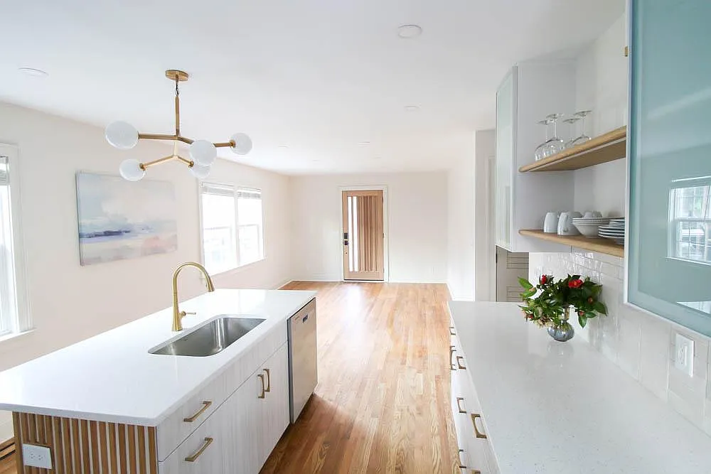 3 bed, 1015 sqft, $2,490 — Photo 3