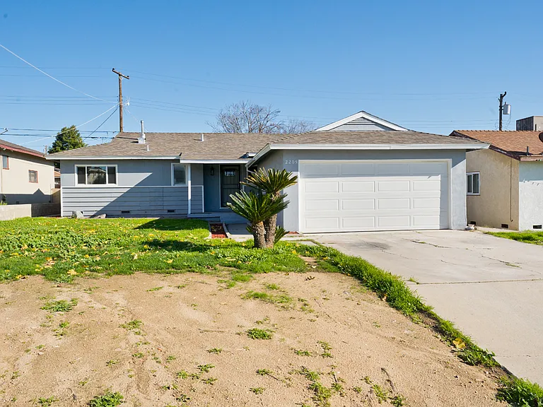 2205 Fairfax Rd — Photo 2