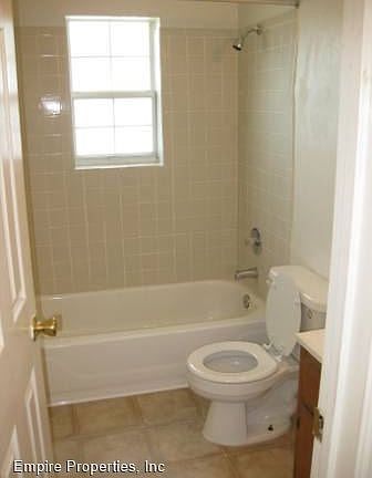 5th image of 916 N Woodward Ave APT 3