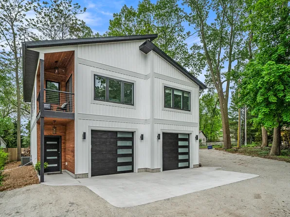 3220 Lakeshore Dr, Muskegon, MI 49441