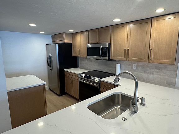 5th image of 12 Royal Palm Way #2050