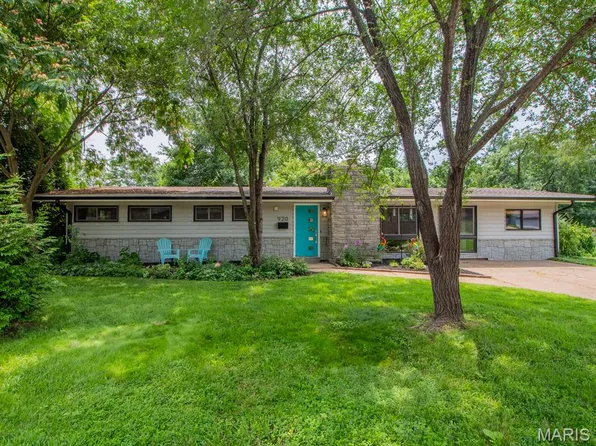 920 Volz Dr, Saint Louis, MO 63126