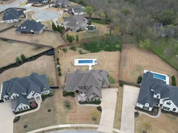 206 Melbourne Ln, Cave Springs, AR 72718