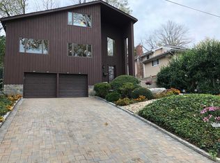 30 Meadow Dr, Port Washington, NY 11050