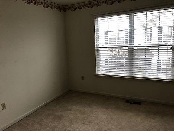 4th image of 23 Willow Dr