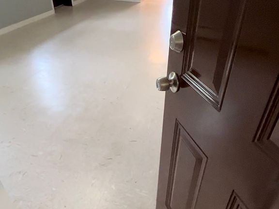 2nd floor apartment entrance into 13x22 living room area.