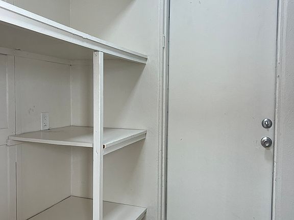 5th image of 3865 4th Ave #Y