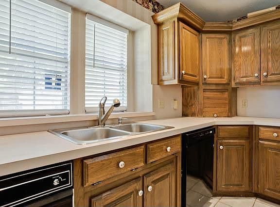 5th image of 1310 Waterford Pl