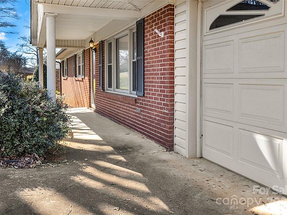 2nd image of 4233 Dawnwood Dr