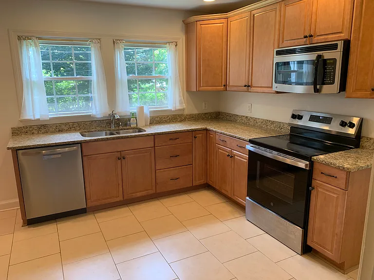 610 Southview Dr — Photo 6