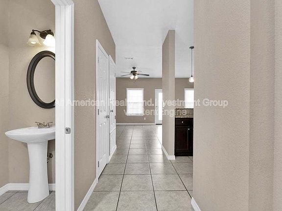 4th image of 994 Leigh Ann Ln