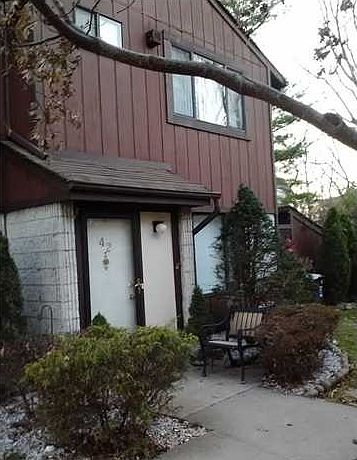 1st image of 42 Belmar Dr W