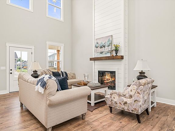 2nd image of 1627 Daly Dr