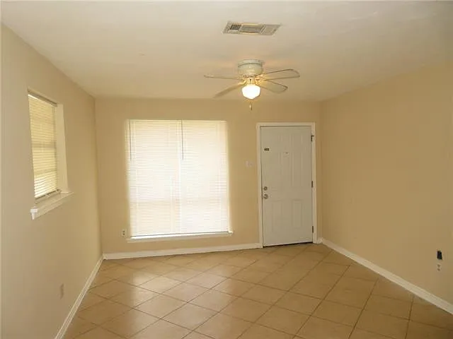 1629 Maplewood Dr — Photo 2