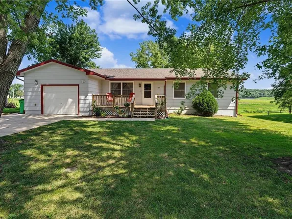 707 E 3rd St, Ottawa, KS 66067