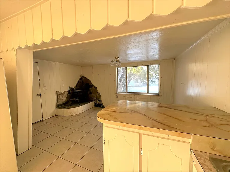 813 E Center St #A — Photo 10