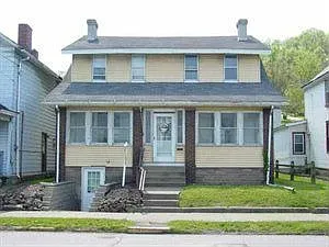 208 Carolina Ave photo 1