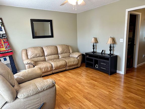 2nd image of 41 Tulip Grove Cir