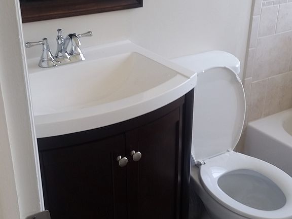 4th image of 411 Barrello Ln
