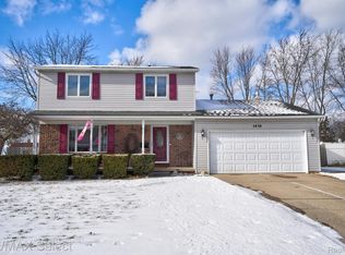1413 Morninglow Dr, Grand Blanc, MI
