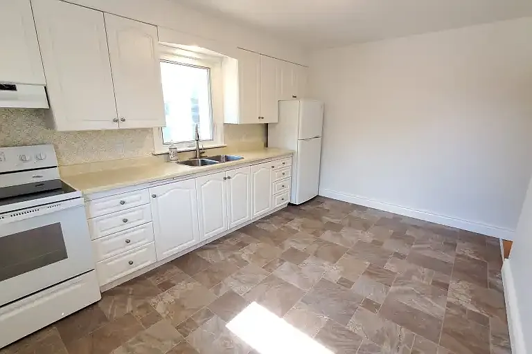 842 Law St #1A — Photo 5