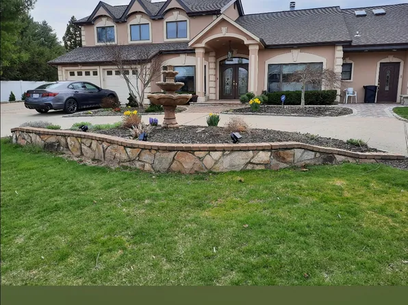 16 Eastwood Pl, Commack, NY 11725