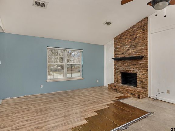 3rd image of 409 Shelly St