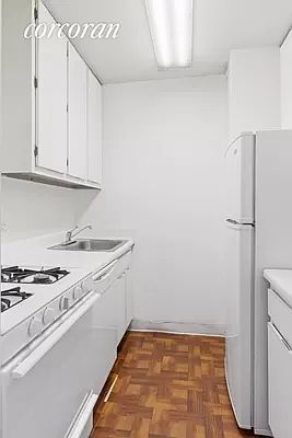 3rd image of 61 W 62nd St APT 17C