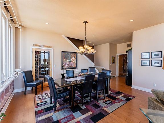 4th image of 127 W 10th St APT 1406