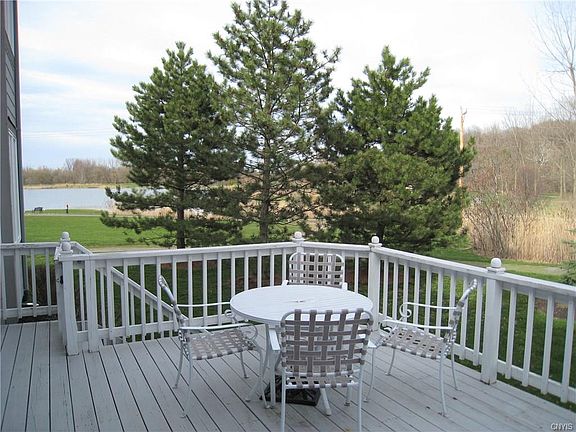 3rd image of 258 Oarlock Cir
