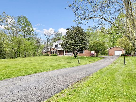 4th image of 30 Heritage Hill Dr