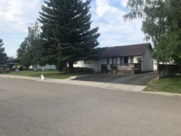 517 8th Ave S, Shelby, MT 59474