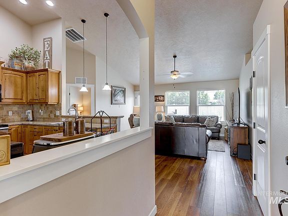 3rd image of 810 S Prospect Peak Way