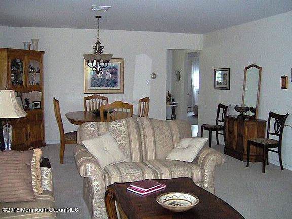 5th image of 36 Port Royal Dr