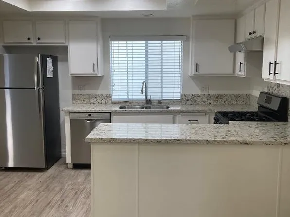 531 11th St APT D, Hermosa Beach, CA 90254