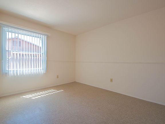 3rd image of 4419 Chelford St