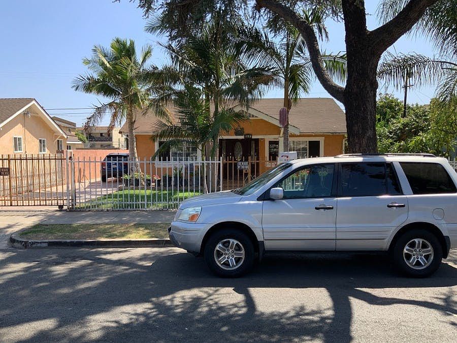 1st image of 926 W Camile St