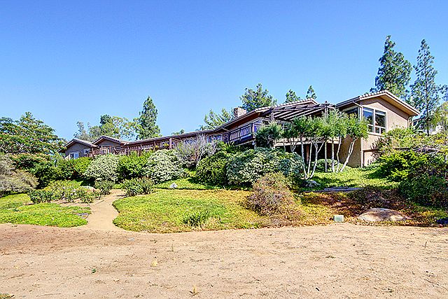 1st image of 1070 Vista Sierra Dr