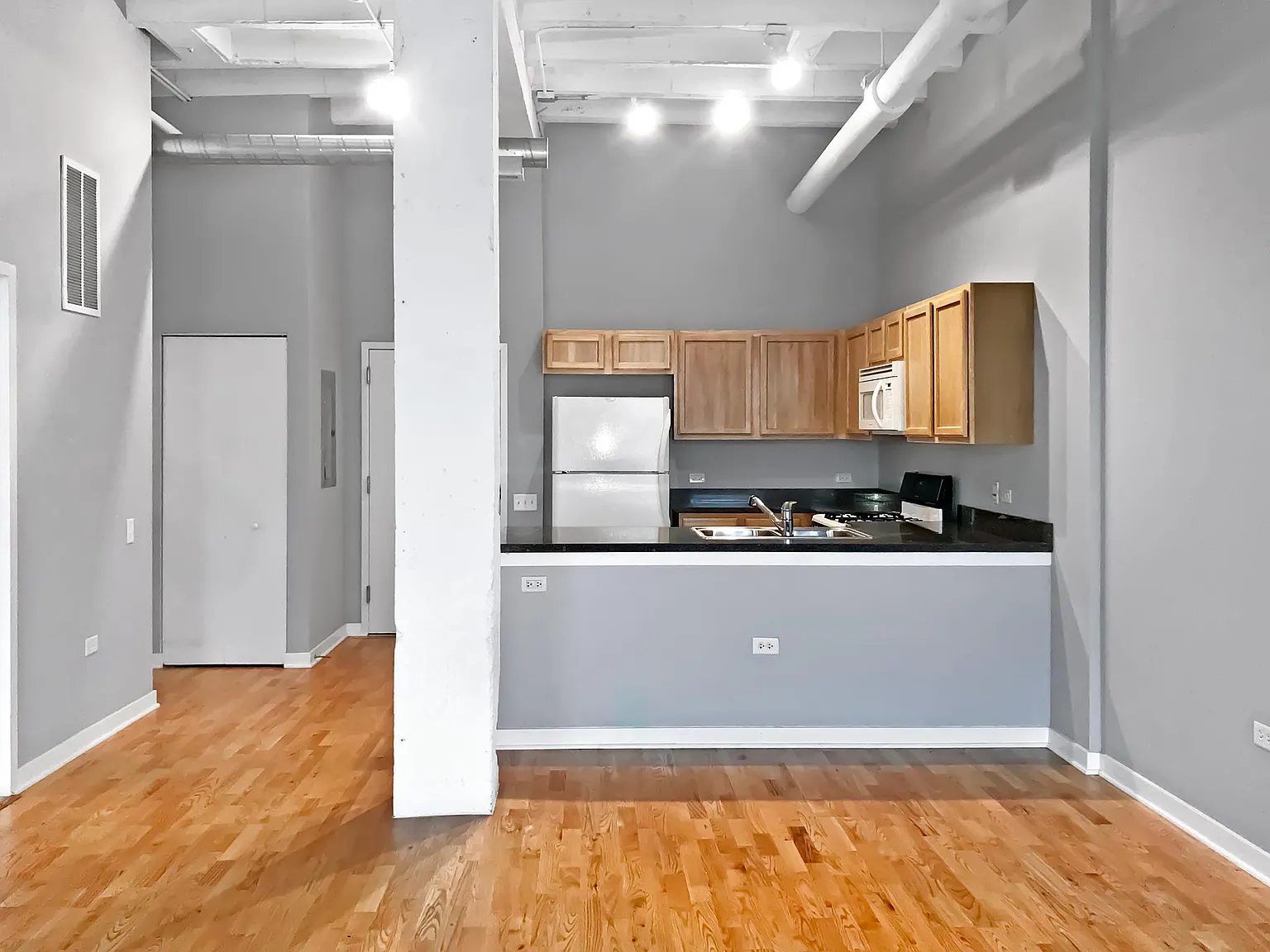 4015 N Milwaukee Ave — Photo 2