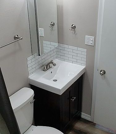 3rd image of 832 N Oakley St