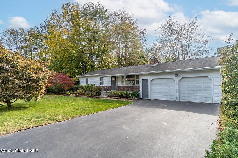 2nd image of 34 Christina Drive