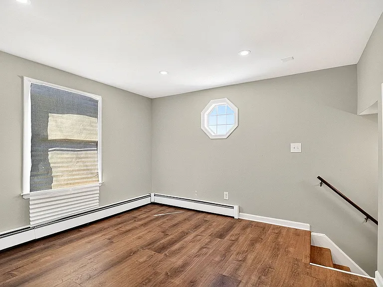 24 Steinhardt Ave — Photo 19