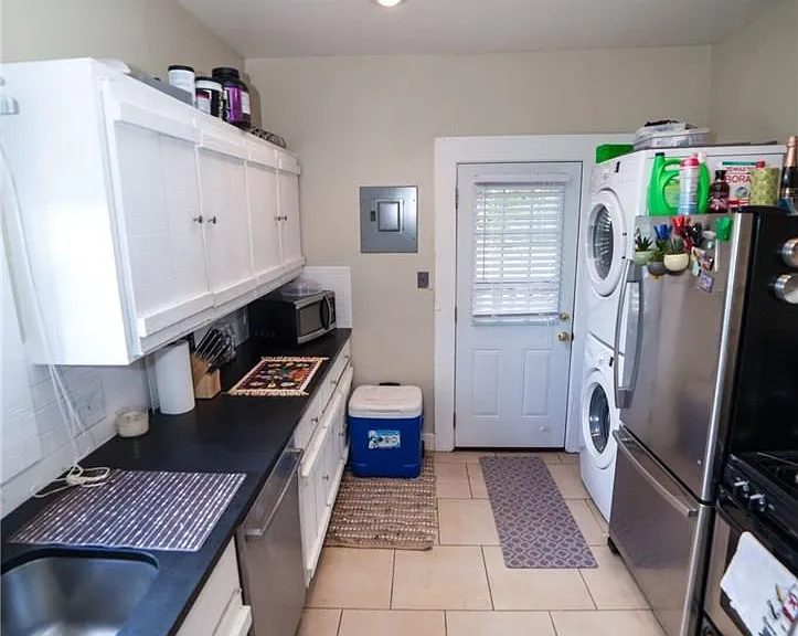 4038 Roswell St — Photo 8