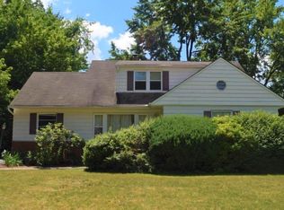 21118 Halworth Rd, Shaker Heights, OH 44122