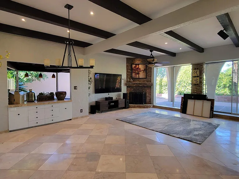 1542 E Solano Dr — Photo 7
