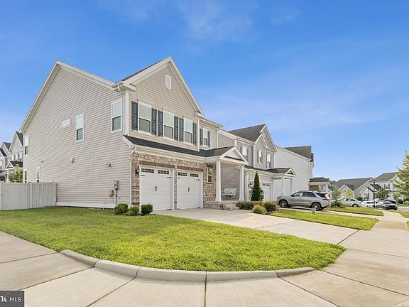 4th image of 1038 Aspen Rd