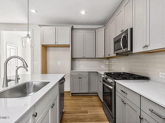5th image of 66 Broadoak Ln