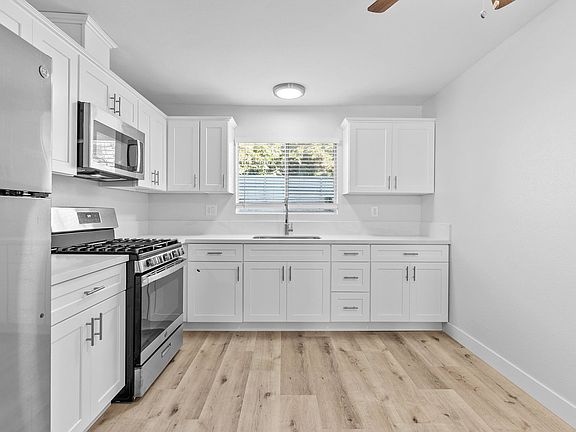 3rd image of 1050 Gaviota Ave APT 3