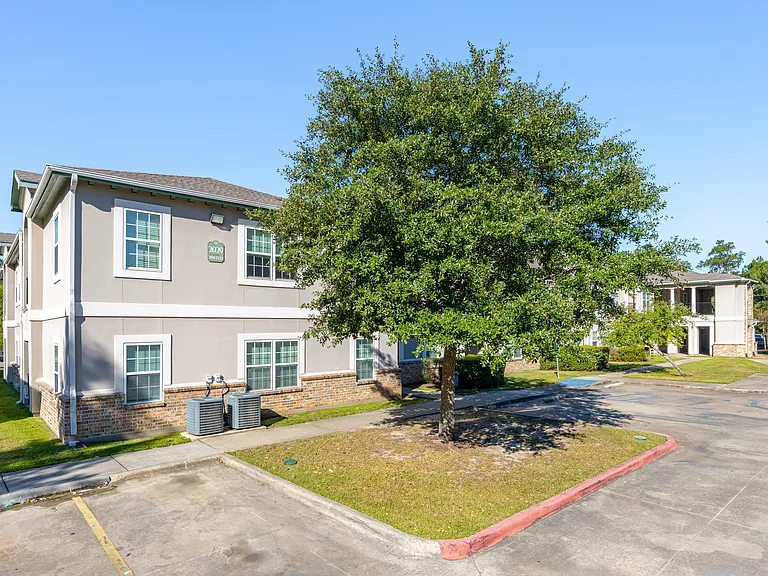 Pine Crest Apartments — Photo 22