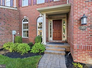 35 Rittenhouse Cir, Newtown, PA 18940